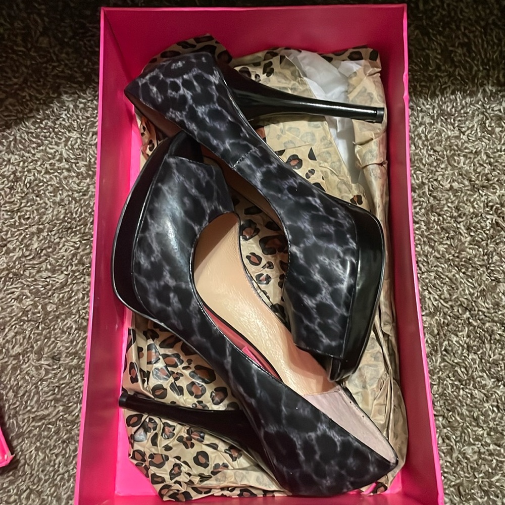Betsy Johnson Vintage Leopard Heels 9M